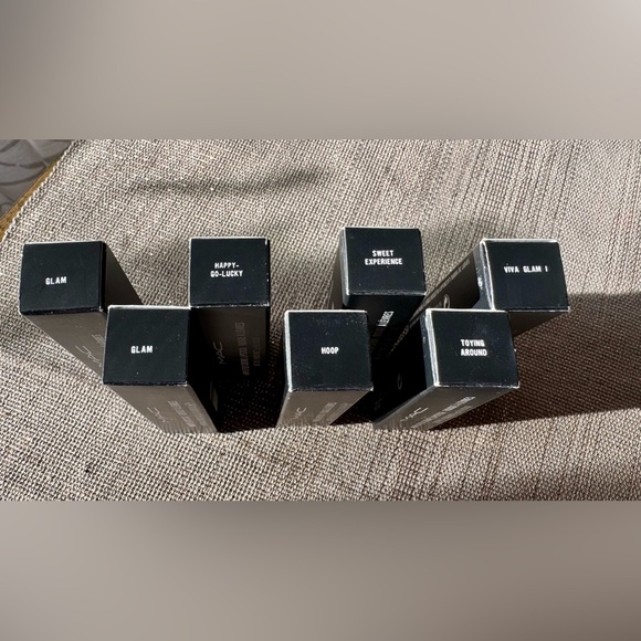 💄 MAC Toying Around - Amplified Creme Lipstick 💄 🌟 RARE🌟 - Picture 6 of 8